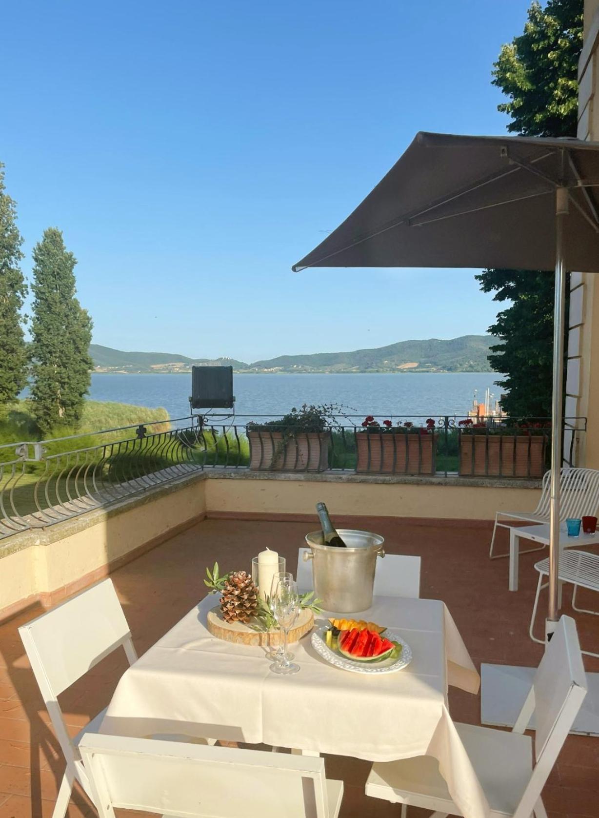 Isola Polvese Resort Castiglione del Lago Exterior photo
